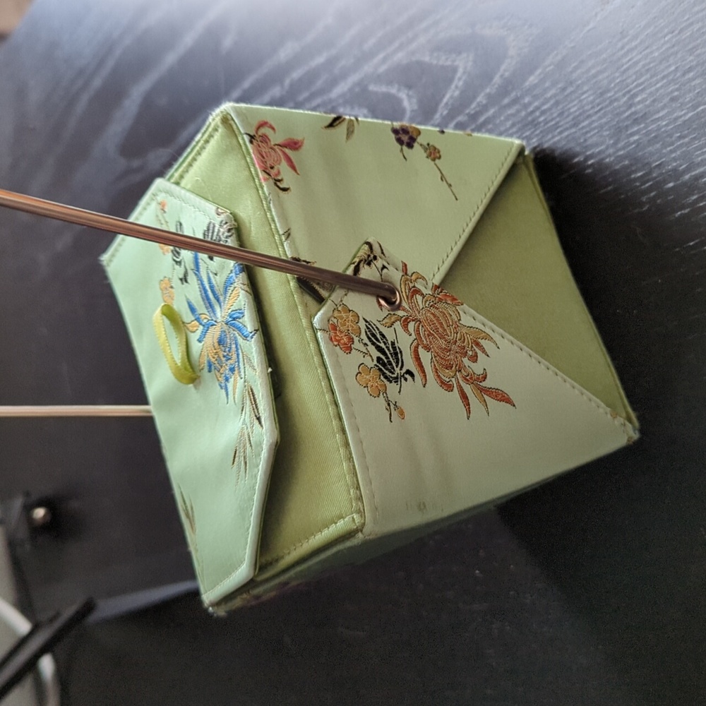 Novelty takeout purse